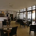 Otel Restaurant Les Falaises 3*