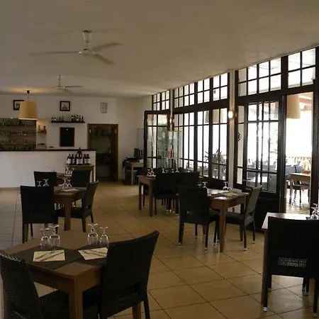 Hotel Restaurant Les Falaises 3*