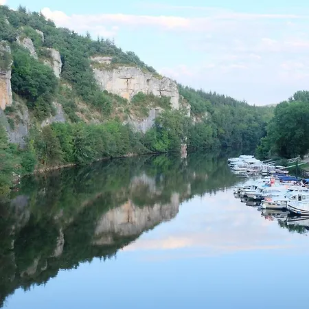 Hotel Restaurant Les Falaises 3*